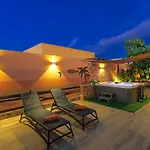 Jacuzzi & Barbecue Villa *