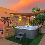 Jacuzzi & Barbecue 别墅 *